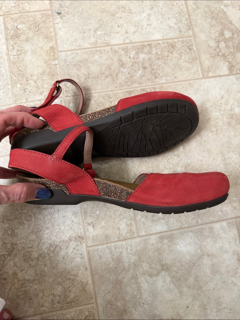 Dansko Red Suede Women's Slingback Mules - Picture 6 of 9